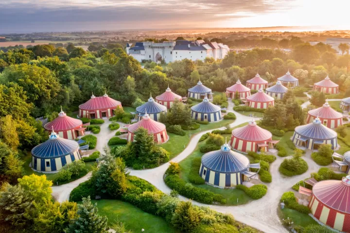 le-camp-du-drap-d'or-vue-aerienne-hotel