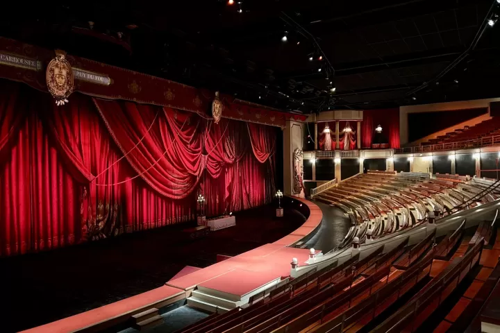 grand-carrousel-salle-vide
