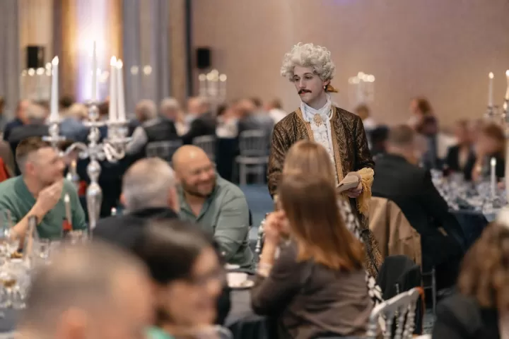 le-diner-du-roi-soiree-grand-siecle