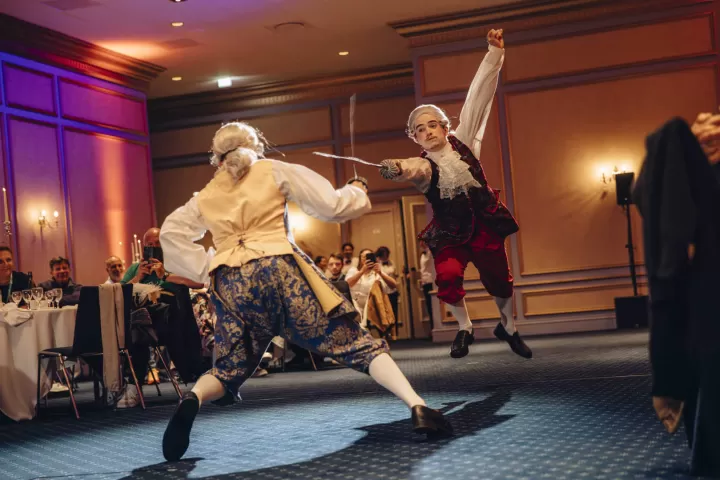 le-diner-du-roi-combattants-danseurs