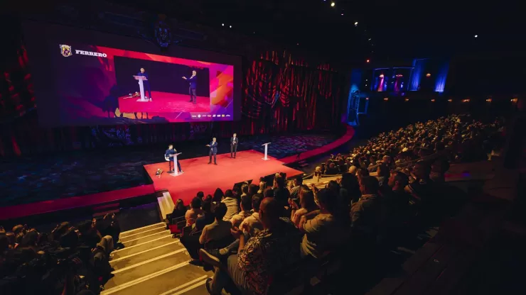 reunion-pleniere-plus-de-500-personnes
