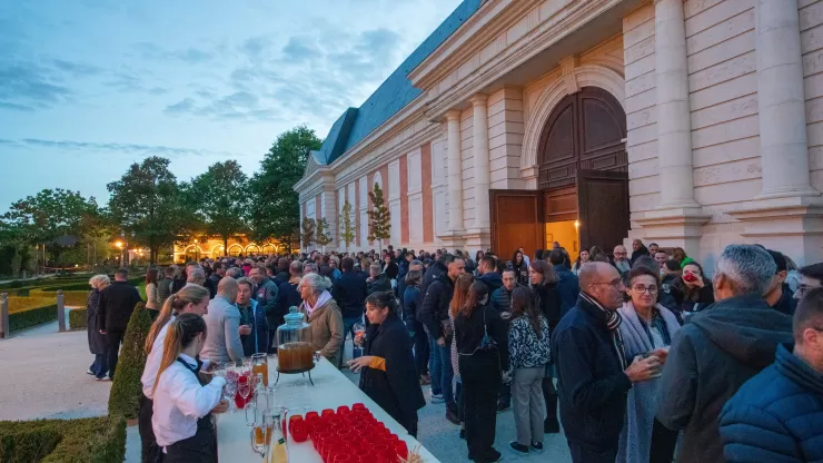 aperitif-jardin-a-la-francaise-plus-de-500-personnes