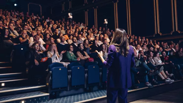 reunion-pleniere-200-a-500-personnes