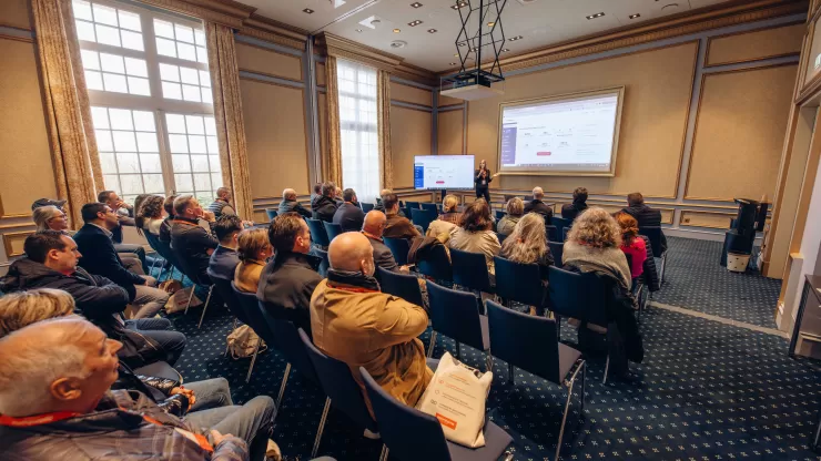 reunion-pleniere-20-a-50-personnes